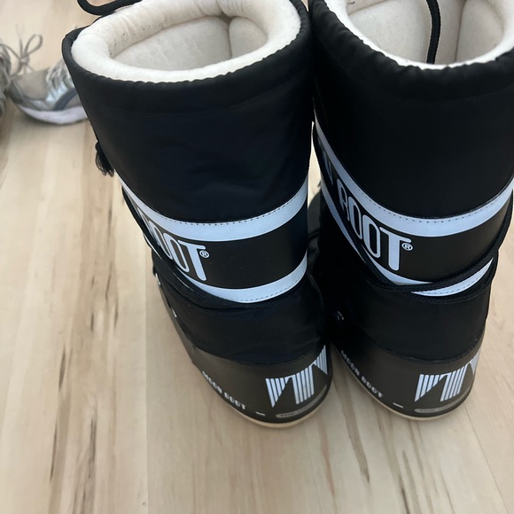 Moon Boot Black Snow Boots - Picture 7 of 9